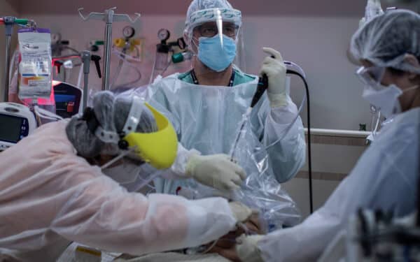 Brasil terá mais médicos por habitantes do que EUA em 2025, diz estudo da USP